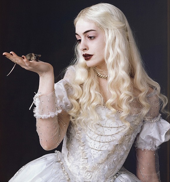 Anne Hathaway Regina Di Cuori In Alice In Wonderland Di Tim Burton 124347