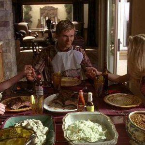 Michael McMillian, Ryan Kwanten e Anna Camp in una scena dell'episodio 'Shake and Fingerpop' della serie tv True Blood
