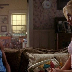 Rutina Wesley e Anna Paquin in una scena dell'episodio 'Shake and Fingerpop' della serie tv True Blood