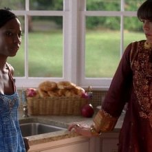 Rutina Wesley e Michelle Forbes in una scena dell'episodio 'Shake and Fingerpop' della serie tv True Blood