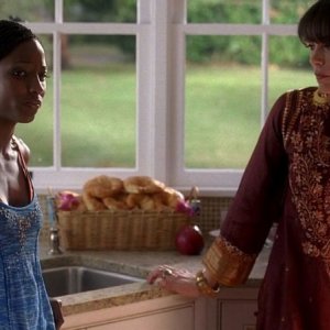 Rutina Wesley e Michelle Forbes in una scena dell'episodio 'Shake and Fingerpop' della serie tv True Blood
