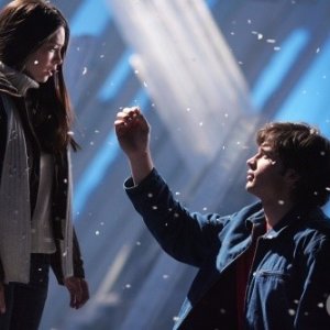 Alla Fortezza Clark (Tom Welling) chiede a Lana (Kristin Kreuk) di sposarlo (Smallville, stagione 5, ep. La rivelazione)