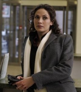 Joanne Kelly in una scena dell'episodio Resonance di Warehouse 13