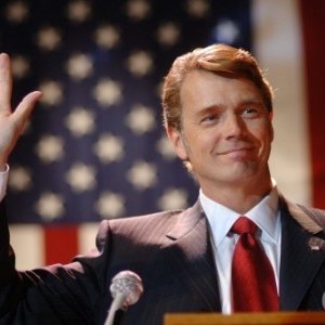 John Schneider è il futuro senatore del Kansas Jonathan Kent nell'episodio 'Fanatismo' della quinta stagione di Smallville