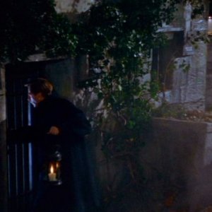 Michael Gough in una scena del film Dracula il vampiro