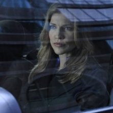 Tricia Helfer in una scena dell'episodio Resonance di Warehouse 13