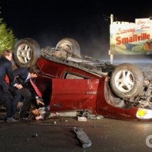 Uno spaventoso incidente stradale nell'episodio La rivelazione della stagione 5 di Smallville