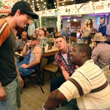 Alex Frost (Shorty), Channing Tatum (Sergente Shriver) e Rob Brown (Isaac Butler) festeggiano in una scena del film 'Stop Loss'