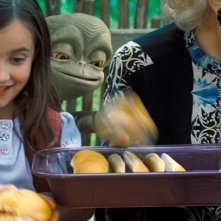 Ashley Boettcher in una scena del film Alieni in soffitta