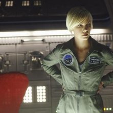 Laura Harris in una scena della serie Defying Gravity