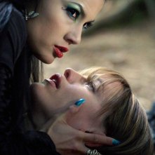 Nastassia Malthe e Jennifer Garner in una scena di Elektra