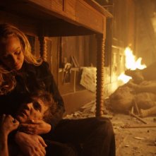 Virginia Madsen e Kyle Gallner in una scena del film Il messaggero - The Haunting in Connecticut