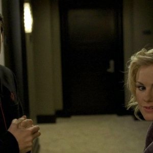 Chris Coy e Anna Paquin in un'immagine dell'episodio 'Never Let Me Go' della serie tv True Blood