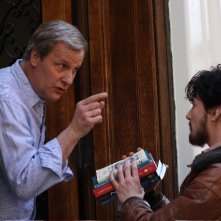 Jeff Daniels e Lou Taylor Pucci in una scena del film The Answer Man