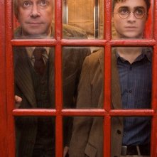 Mark Williams (Arthur Weasley) e Daniel Radcliffe in una gabita telefonica nel film Harry Potter e l'Ordine della Fenice