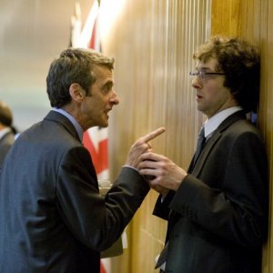 Peter Capaldi e Chris Addison in una scena del film In the Loop