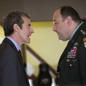 Peter Capaldi e James Gandolfini in una scena del film In the Loop