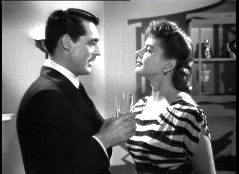 Cary Grant Accanto A Ingrid Bergman In Una Scena Del Film Notorius L Amante Perduta Di A Hitchcock 125511