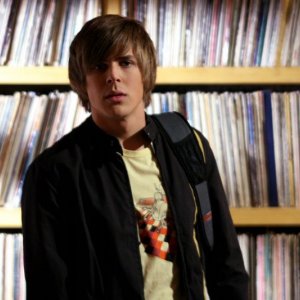 Chris Lowell nell'episodio 'Il giocatore di Witchita' della terza stagione di Veronica Mars