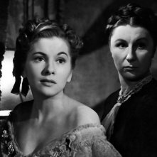 Joan Fontaine e Judith Anderson in una tetra scena di Rebecca, la prima moglie