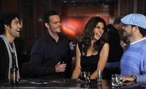Jamie-Lynn Sigler, Kevin Dillon, Adrian Grenier e Jerry Ferrara una scena dell'episodio 'One Car, Two Car, Red Car, Blue Car' della sesta stagione di Entourage