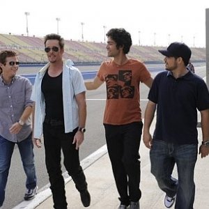 Kevin Connolly, Kevin Dillon, Adrian Grenier e Jerry Ferrara una scena dell'episodio 'One Car, Two Car, Red Car, Blue Car' della sesta stagione di Entourage