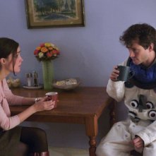 Rose Byrne e Hugh Dancy in un'immagine del film Adam