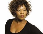 Alfre Woodard indossa il camice per Three Rivers