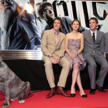 James e Oliver Phelps, Bonnie Wright, Tom Felton e il cane di Hagrid alla premiere francese di 'Harry Potter e il principe mezzosangue'