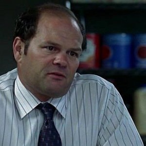 Chris Bauer (interprete del detective Andy Bellefleur) in un'immagine dell'episodio 'Hard-Harted Hannah' della serie tv True Blood