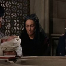 Clifford Evans con John Gabriel in una scena del film L'implacabile condanna