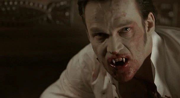 Il Vampiro Bill Compton Stephen Moyer In Una Scena Splatter Dell Episodio Hard Harted Hannah Della Serie Tv True Blood 125822