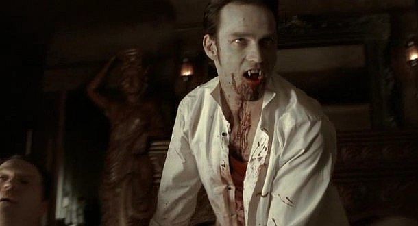 Il Vampiro Bill Stephen Moyer In Una Scena Splatter Dell Episodio Hard Harted Hannah Della Serie Tv True Blood 125820