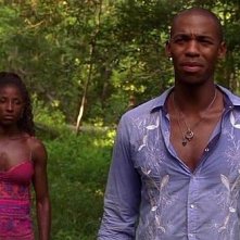 Rutina Wesley (interprete di Tara) e Mehcad Brooks (Eggs) in una scena dell'episodio 'Hard-Harted Hannah' della serie tv True Blood