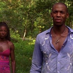 Rutina Wesley (interprete di Tara) e Mehcad Brooks (Eggs) in una scena dell'episodio 'Hard-Harted Hannah' della serie tv True Blood