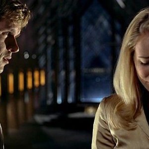 Ryan Kwanten e Anna Camp in una scena dell'episodio 'Hard-Harted Hannah' della serie tv True Blood
