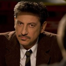 Sergio Castellitto è Franco Campanella nel film Tris di donne e abiti nuziali