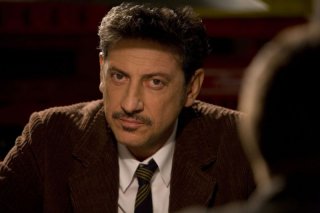 Sergio Castellitto è Franco Campanella nel film Tris di donne e abiti nuziali