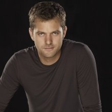 Joshua Jackson In Una Foto Promozionale Della Stagione 2 Di Fringe 125979