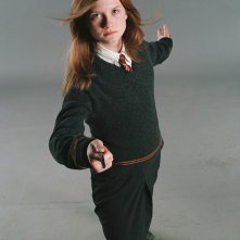 Una foto promo di Bonnie Wright in guardia per il film Harry Potter e l'Ordine della Fenice