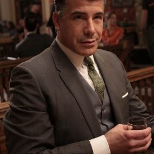 Bryan Batt in una scena dell'episodio Out of Town di Mad Men