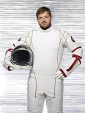 Dylan Taylor in una immagine promozionale della serie Defying Gravity