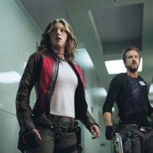 Jessica Biel(Abigail Whistler) e Ryan Reynolds(Hannibal King) in una scena di Blade: Trinity