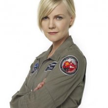 Laura Harris in una foto promozionale della serie Defying Gravity