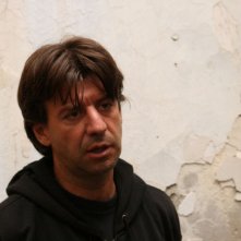 Luigi Sardiello in una scena del film Piede di Dio