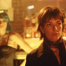 Maxim Roy in una scena dell'episodio Threshold di Defying Gravity