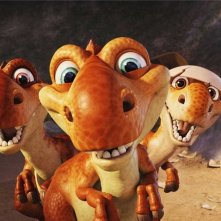 Un primo piano dei tre cuccioli di dinosauro in una scena del film 'Ice Age: Dawn of the Dinosaurs'