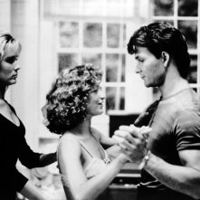 Cynthia Rhodes, Jennifer Grey e Patrick Swayze in una scena del film Dirty Dancing