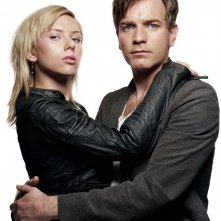 Ewan McGregor e Scarlett Johannsson in un'immagine promo del film The Island