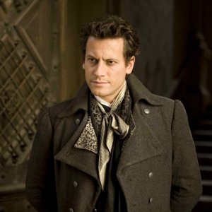 Ioan Gruffudd è Sir Benjamin in una scena del film Moonacre: I segreti dell'ultima luna